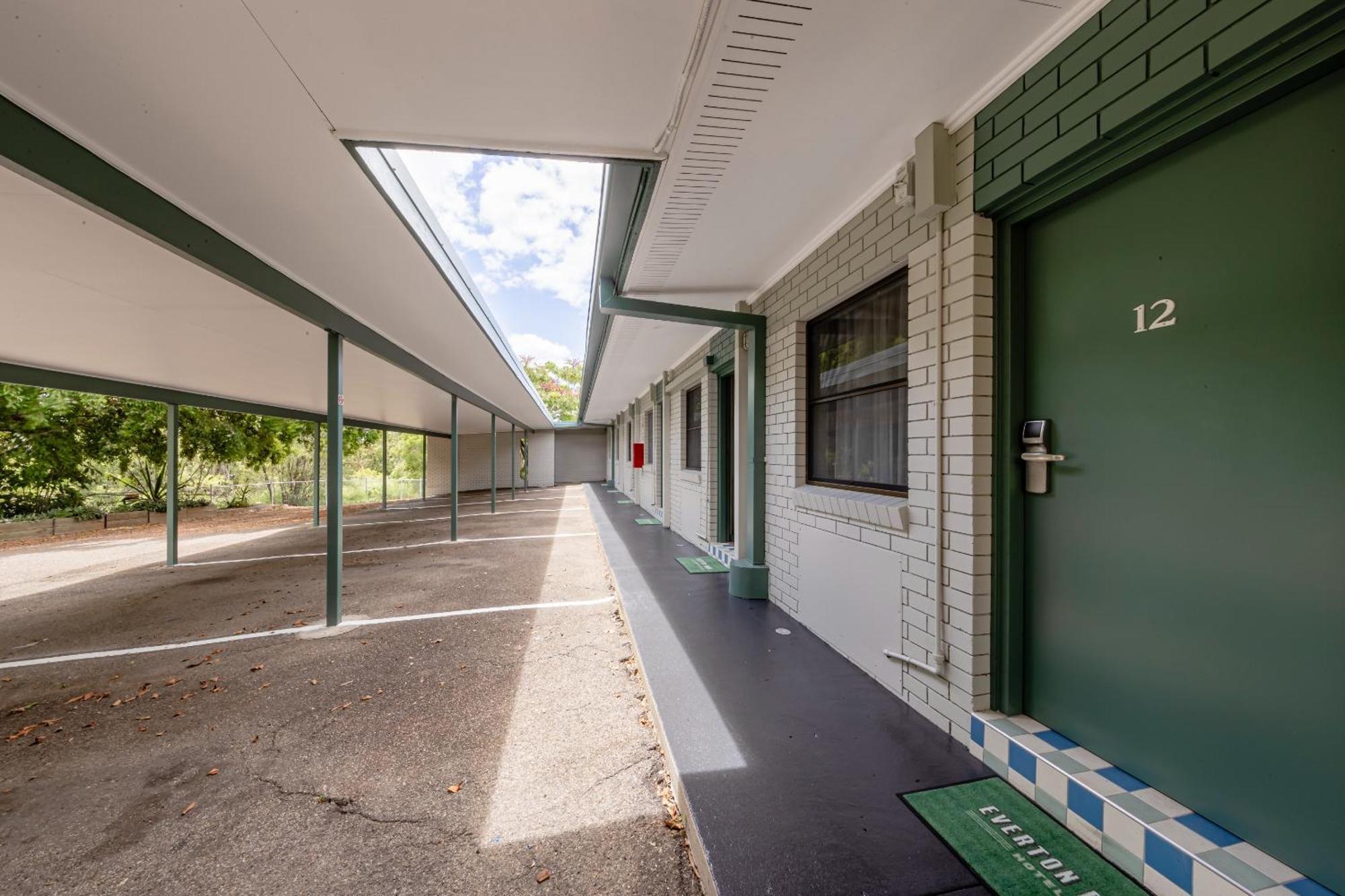 Everton Park 3* Brisbane